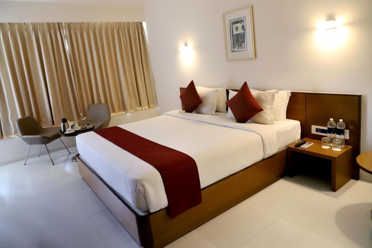 แพเทรีย สวีท Hotel ราชโกฎิ ภายนอก รูปภาพ