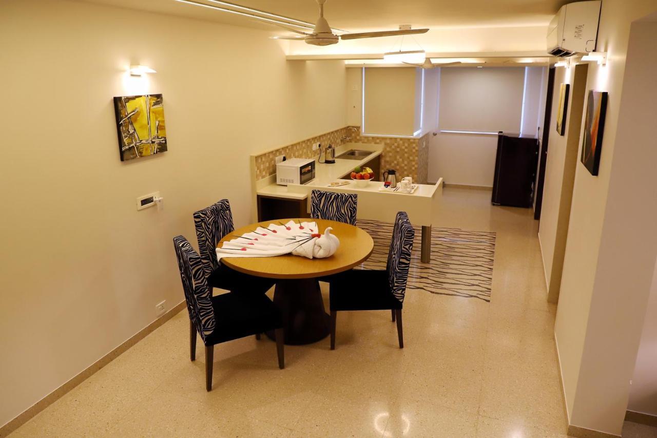 แพเทรีย สวีท Hotel ราชโกฎิ ภายนอก รูปภาพ